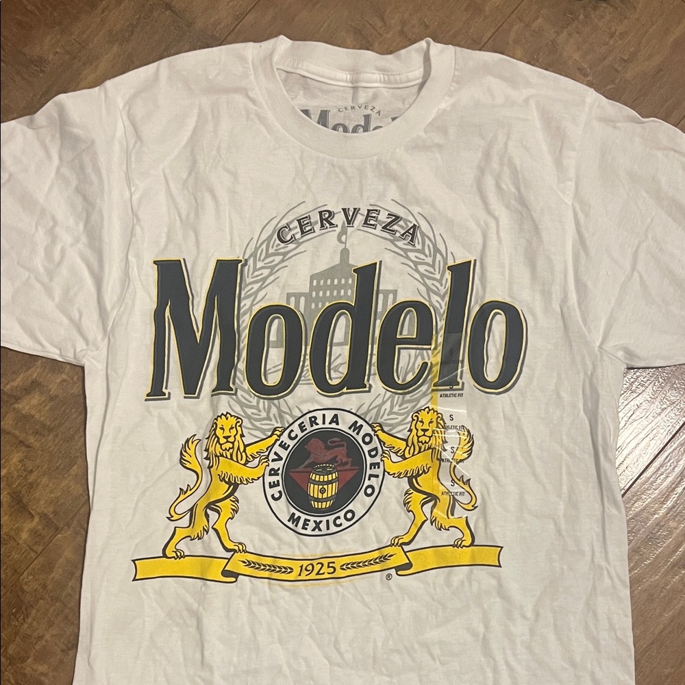 Modelo White Tee Men’s small